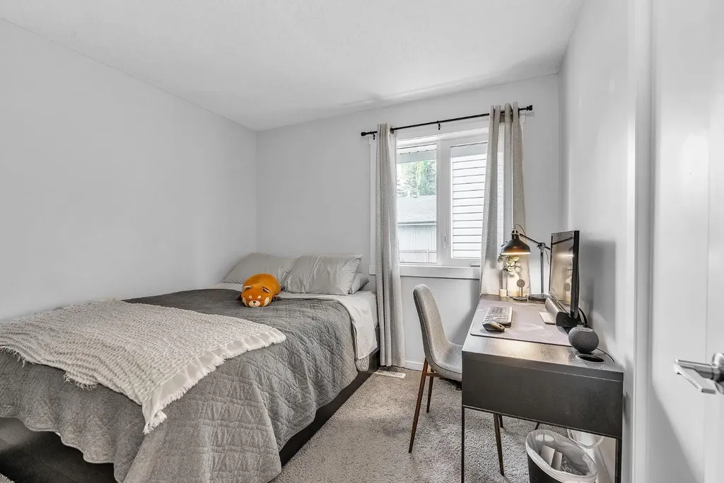 120 Woodbrook Close SW Calgary AB T2W4E9