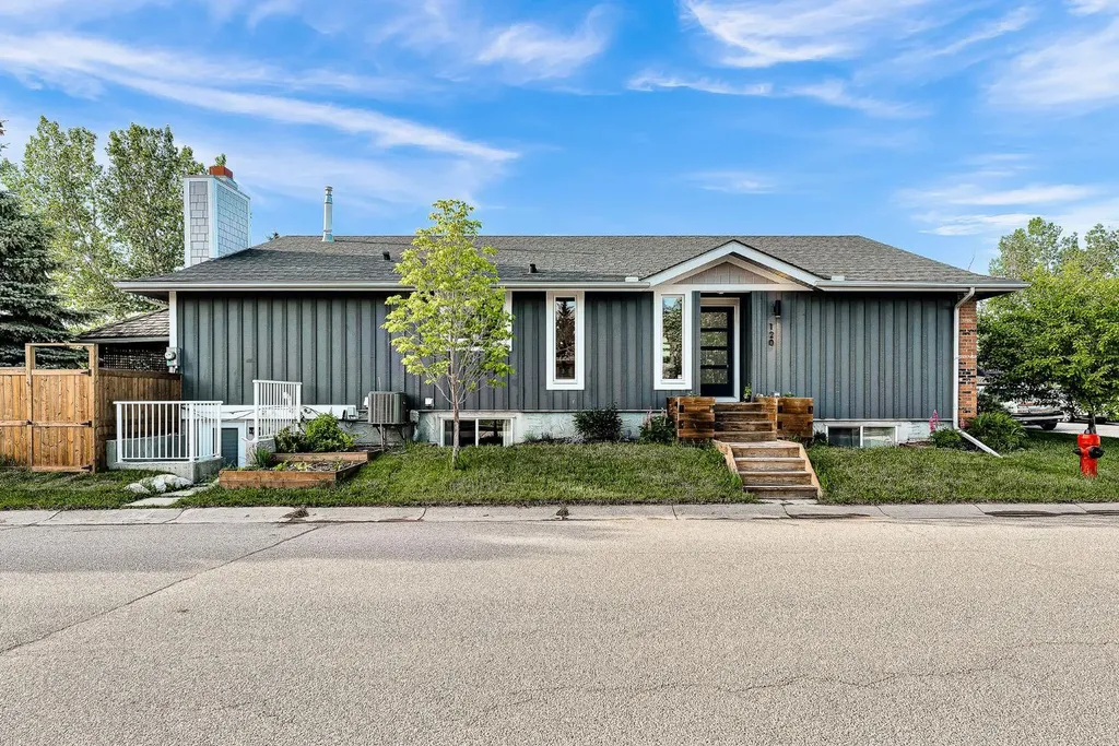 120 Woodbrook Close SW Calgary AB T2W4E9