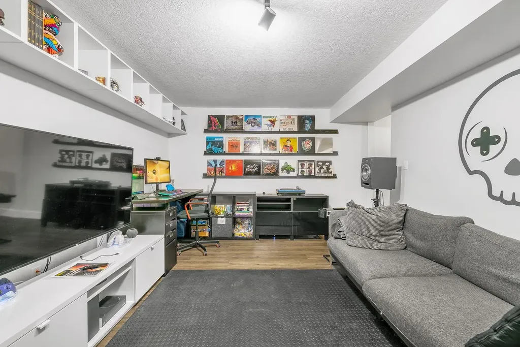 120 Woodbrook Close SW Calgary AB T2W4E9