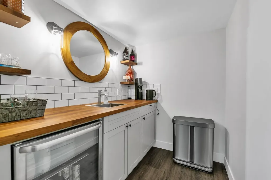 120 Woodbrook Close SW Calgary AB T2W4E9