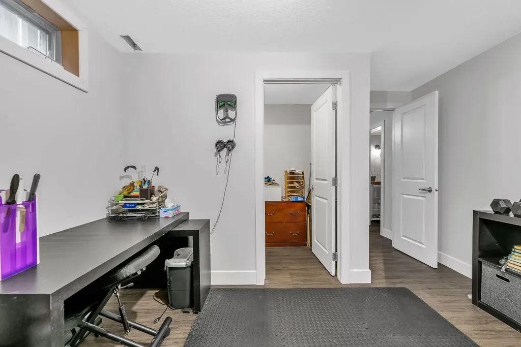 120 Woodbrook Close SW Calgary AB T2W4E9