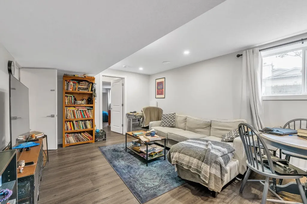 120 Woodbrook Close SW Calgary AB T2W4E9