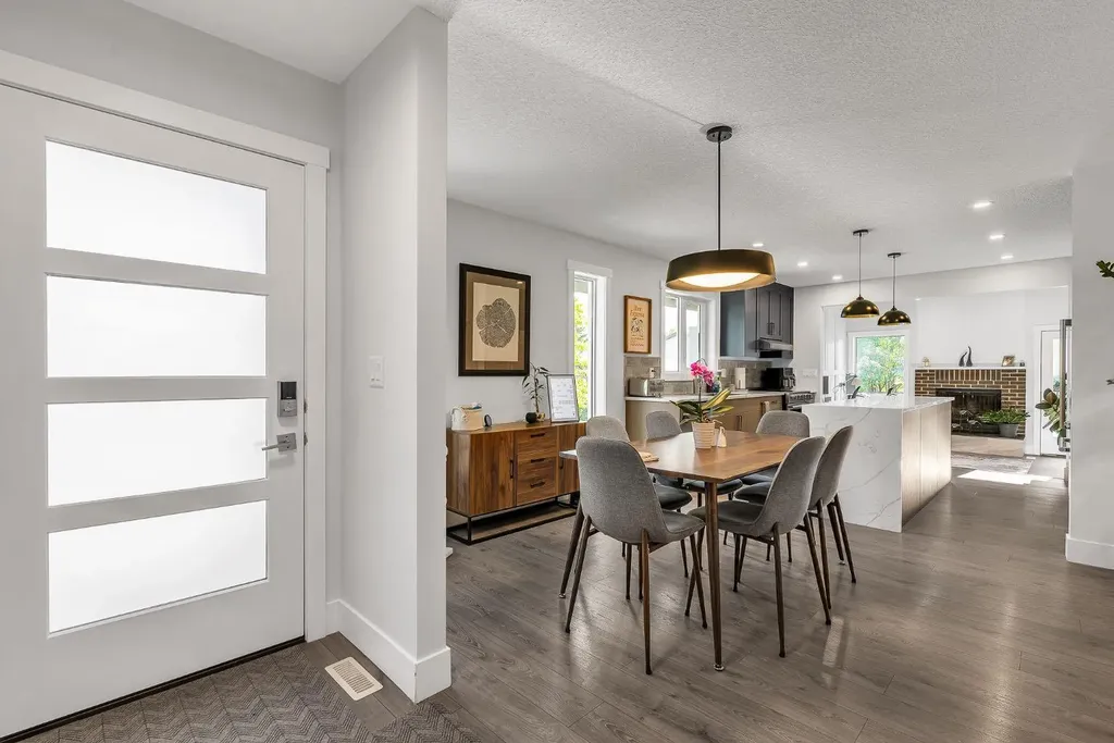 120 Woodbrook Close SW Calgary AB T2W4E9
