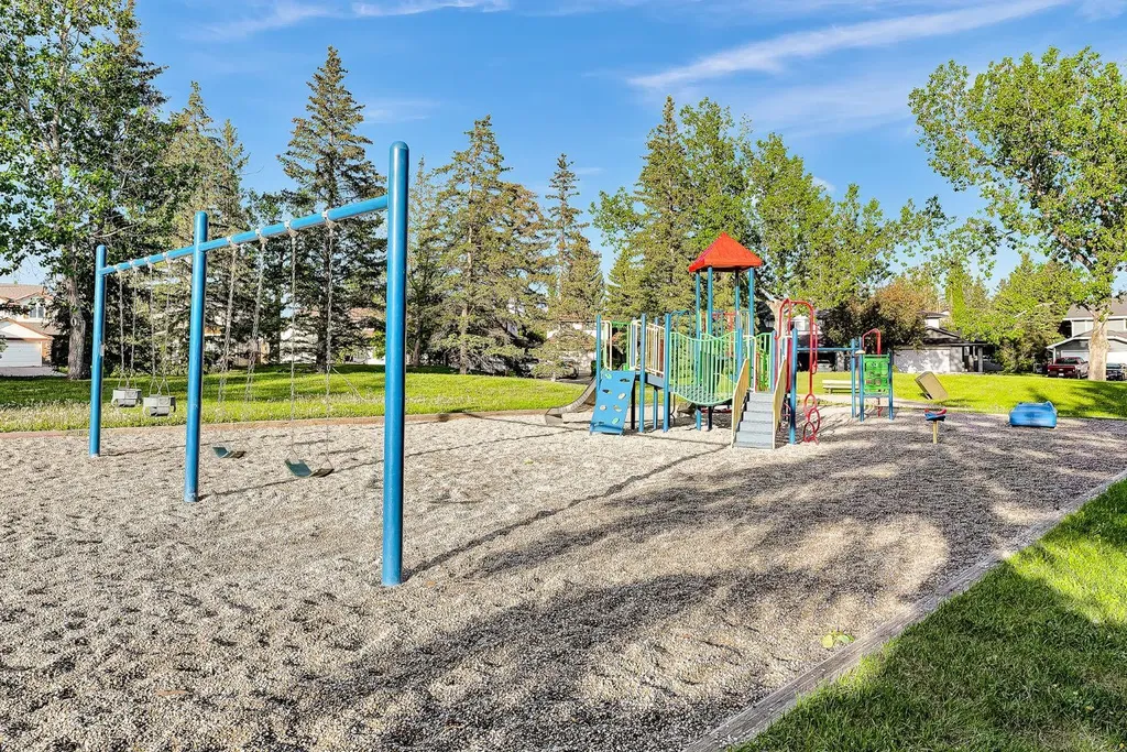 120 Woodbrook Close SW Calgary AB T2W4E9