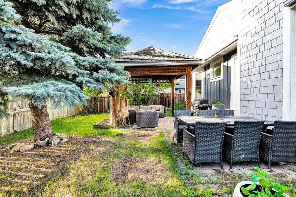 120 Woodbrook Close SW Calgary AB T2W4E9