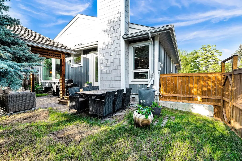 120 Woodbrook Close SW Calgary AB T2W4E9