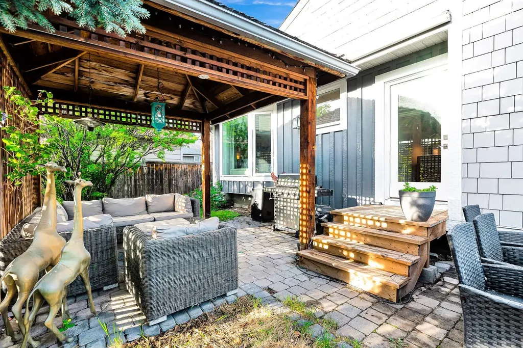 120 Woodbrook Close SW Calgary AB T2W4E9