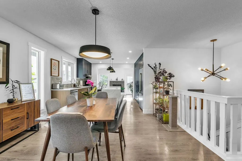 120 Woodbrook Close SW Calgary AB T2W4E9