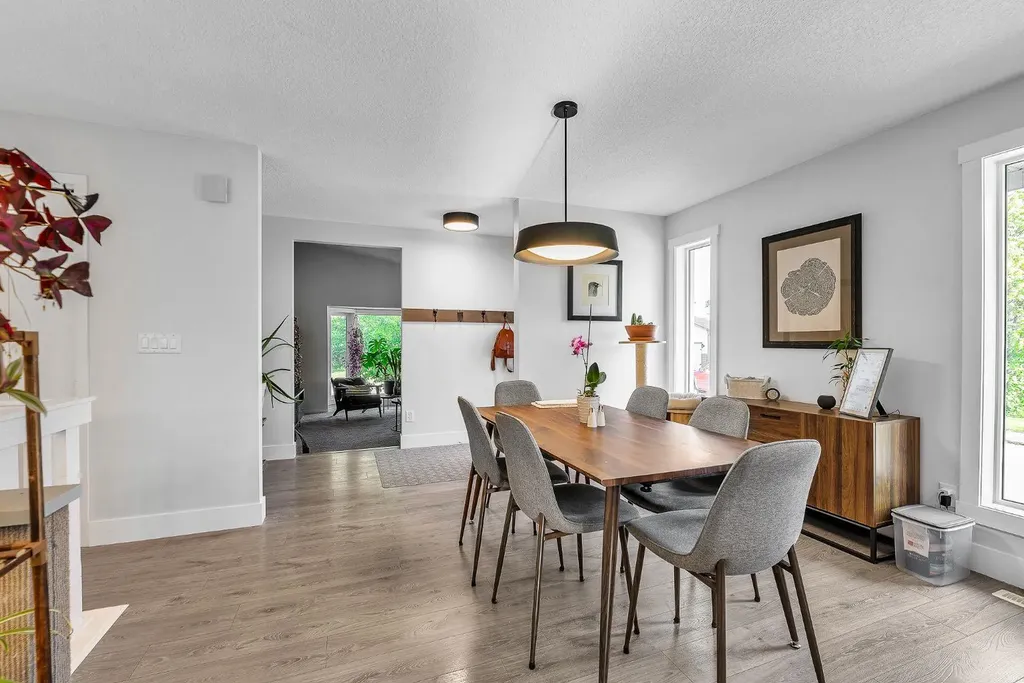 120 Woodbrook Close SW Calgary AB T2W4E9