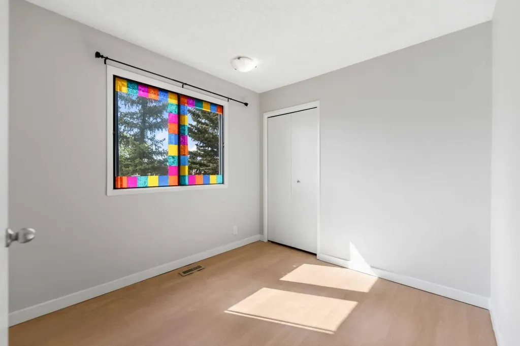 199 Templevale Road NE Calgary AB T1Y 4V9
