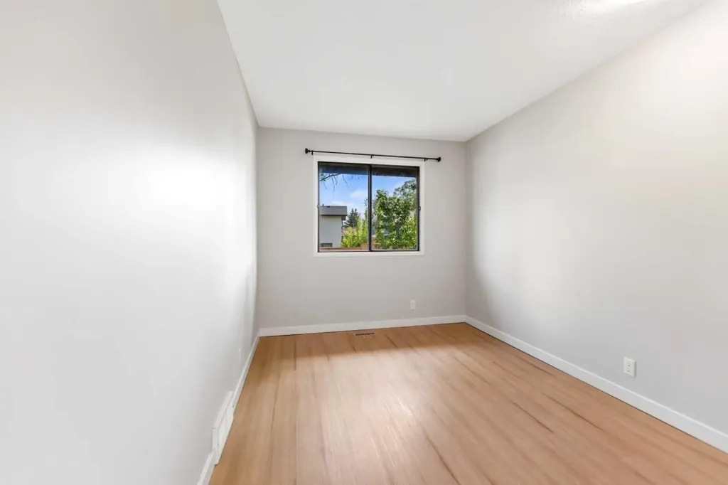 199 Templevale Road NE Calgary AB T1Y 4V9