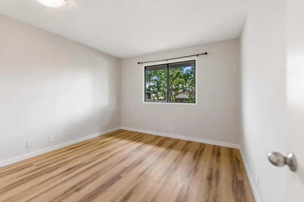 199 Templevale Road NE Calgary AB T1Y 4V9