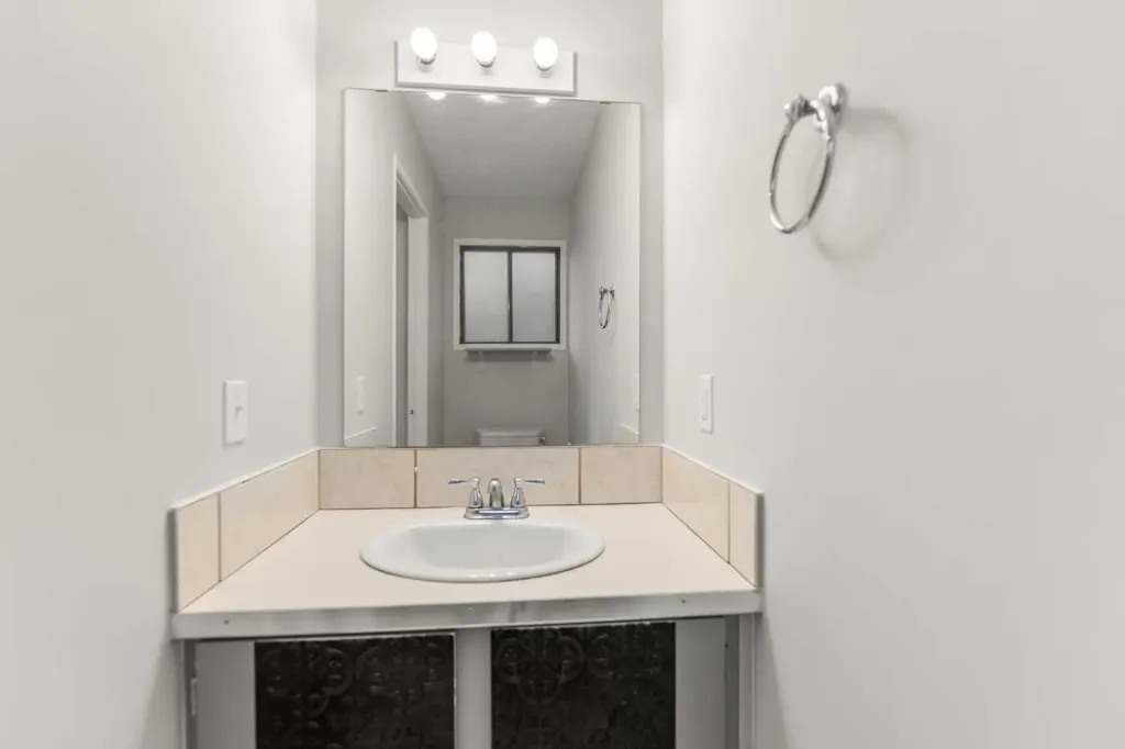 199 Templevale Road NE Calgary AB T1Y 4V9