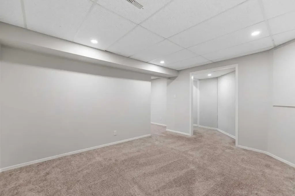 199 Templevale Road NE Calgary AB T1Y 4V9