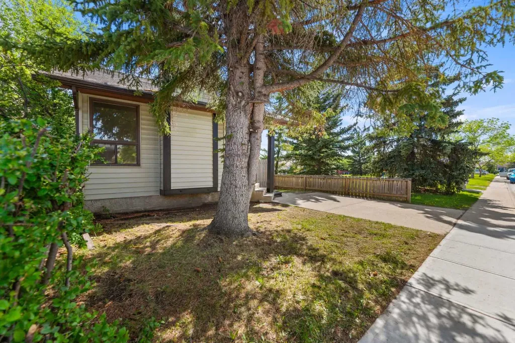 199 Templevale Road NE Calgary AB T1Y 4V9