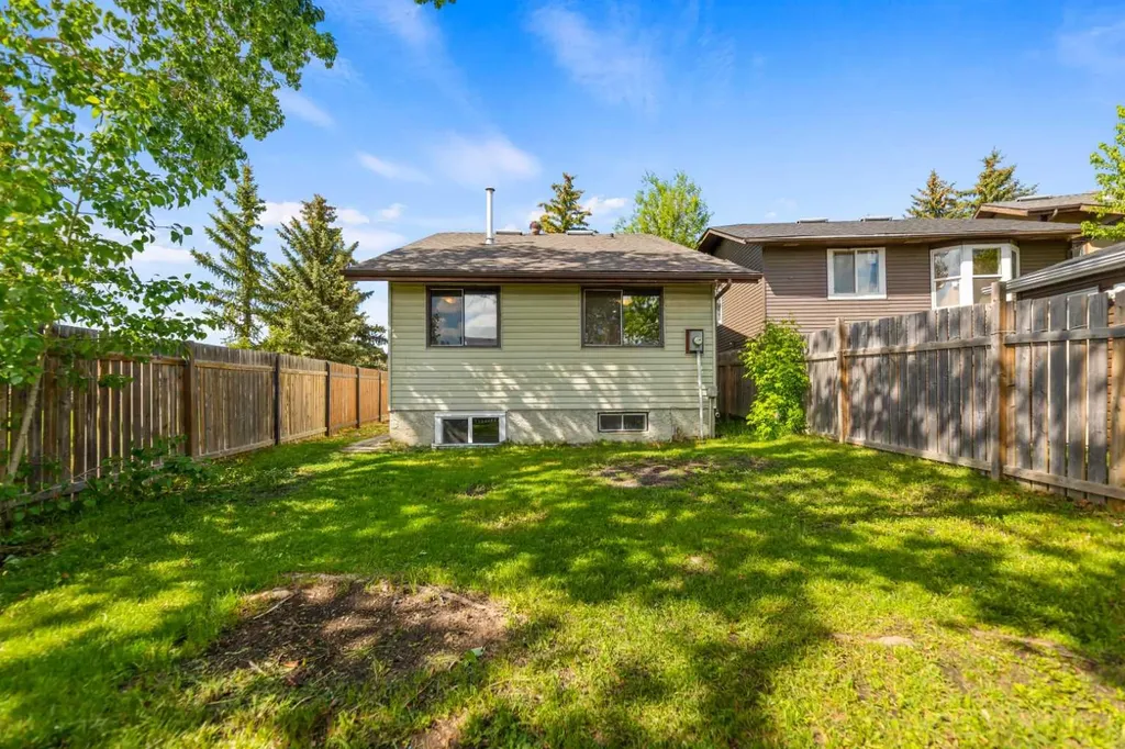199 Templevale Road NE Calgary AB T1Y 4V9