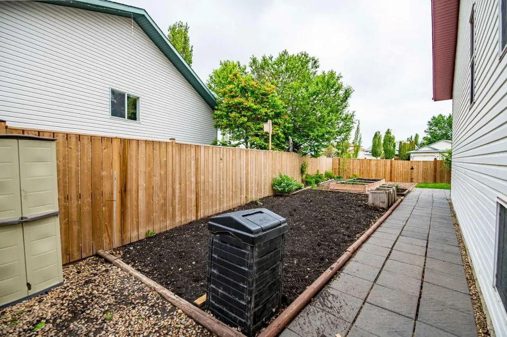 42 Logan Close Red Deer AB T4R2N8