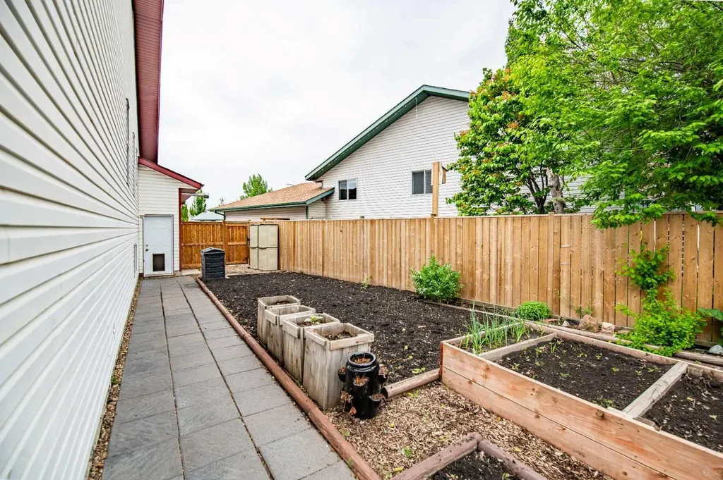 42 Logan Close Red Deer AB T4R2N8