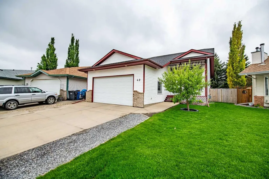 42 Logan Close Red Deer AB T4R2N8