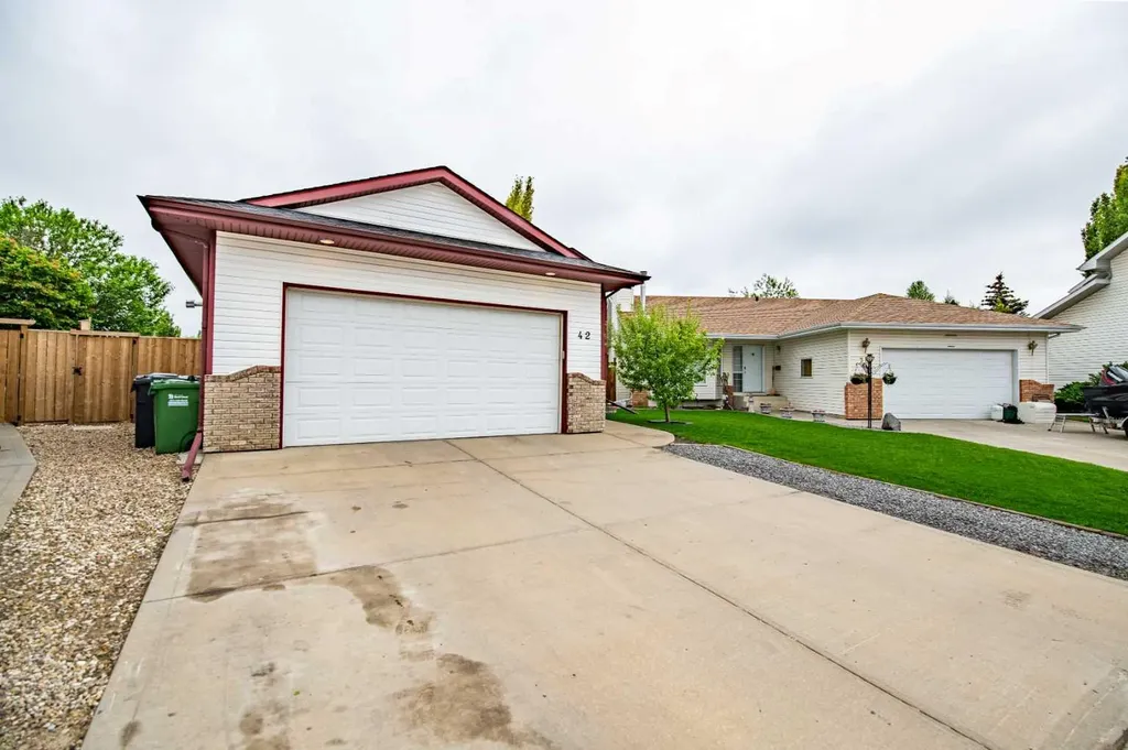 42 Logan Close Red Deer AB T4R2N8