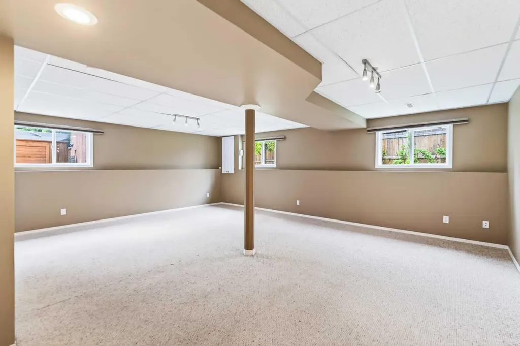 42 Logan Close Red Deer AB T4R2N8