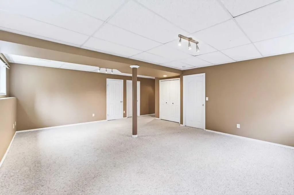 42 Logan Close Red Deer AB T4R2N8