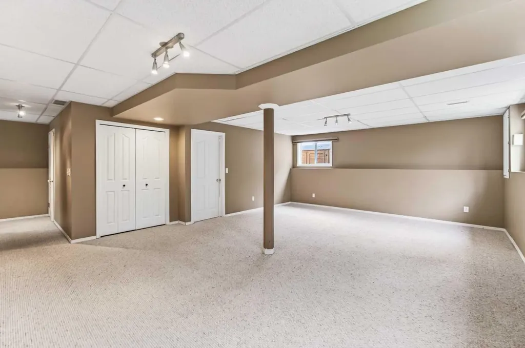 42 Logan Close Red Deer AB T4R2N8
