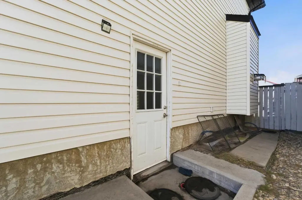 139 Saddlehorn Close NE Calgary AB T3J 5C6