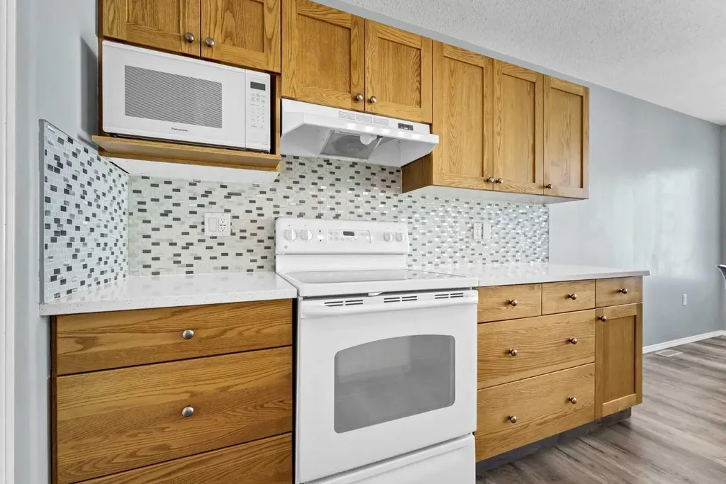 16 Sierra Avenue SW Medicine Hat AB T1B0A5