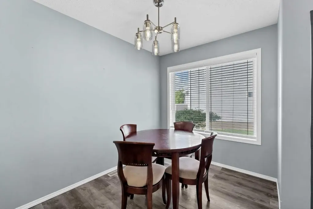 16 Sierra Avenue SW Medicine Hat AB T1B0A5