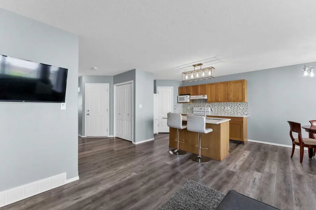 16 Sierra Avenue SW Medicine Hat AB T1B0A5