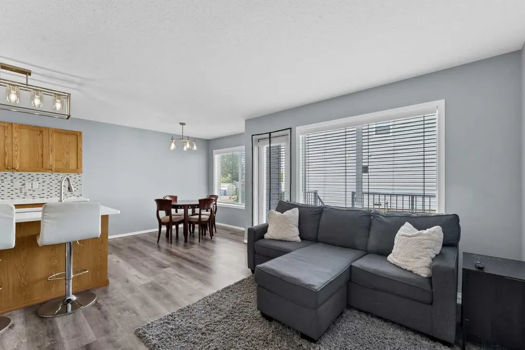 16 Sierra Avenue SW Medicine Hat AB T1B0A5