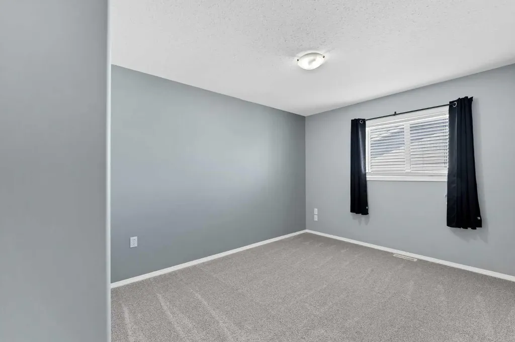 16 Sierra Avenue SW Medicine Hat AB T1B0A5