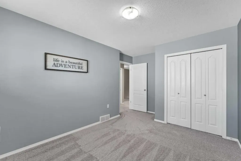 16 Sierra Avenue SW Medicine Hat AB T1B0A5