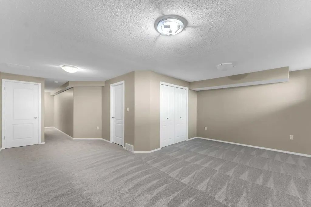 16 Sierra Avenue SW Medicine Hat AB T1B0A5
