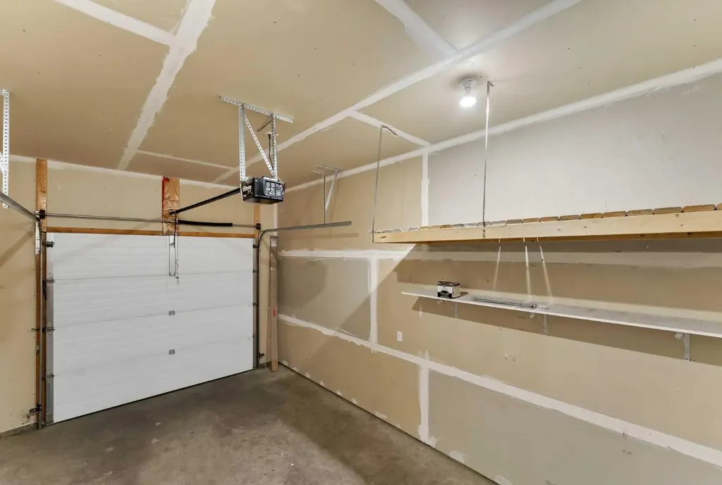 16 Sierra Avenue SW Medicine Hat AB T1B0A5
