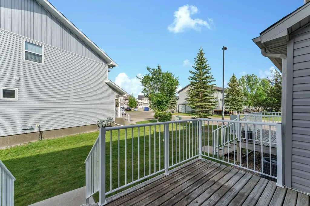 16 Sierra Avenue SW Medicine Hat AB T1B0A5
