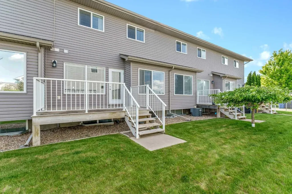 16 Sierra Avenue SW Medicine Hat AB T1B0A5
