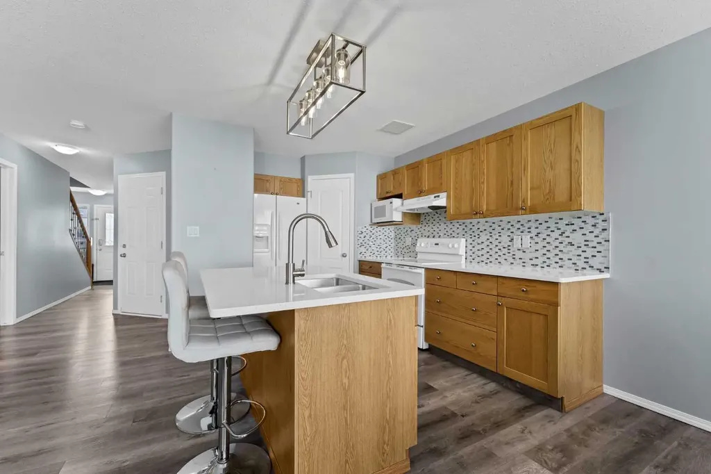 16 Sierra Avenue SW Medicine Hat AB T1B0A5