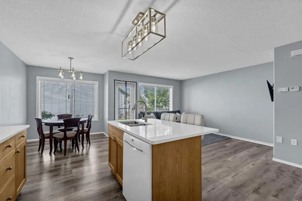 16 Sierra Avenue SW Medicine Hat AB T1B0A5
