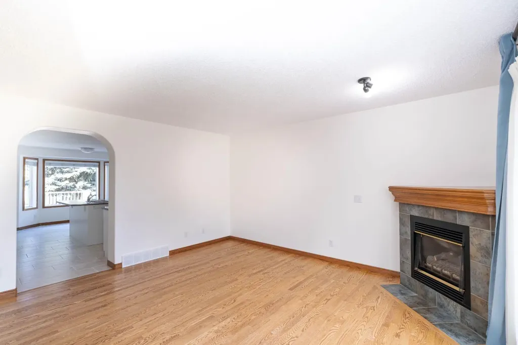 120 Ross Avenue Cochrane AB T4C 2E5
