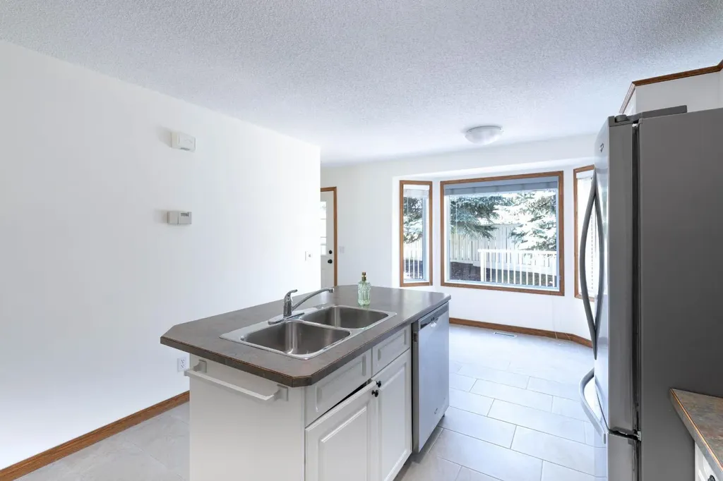 120 Ross Avenue Cochrane AB T4C 2E5