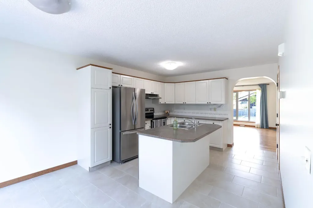 120 Ross Avenue Cochrane AB T4C 2E5
