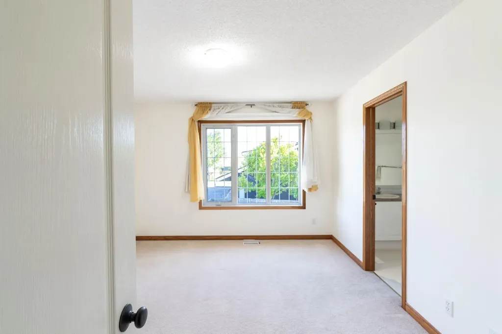 120 Ross Avenue Cochrane AB T4C 2E5