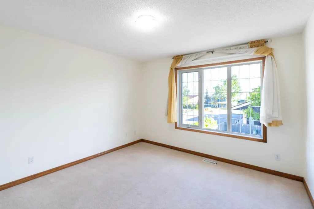 120 Ross Avenue Cochrane AB T4C 2E5