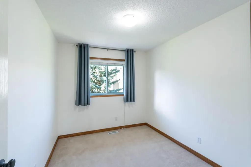 120 Ross Avenue Cochrane AB T4C 2E5