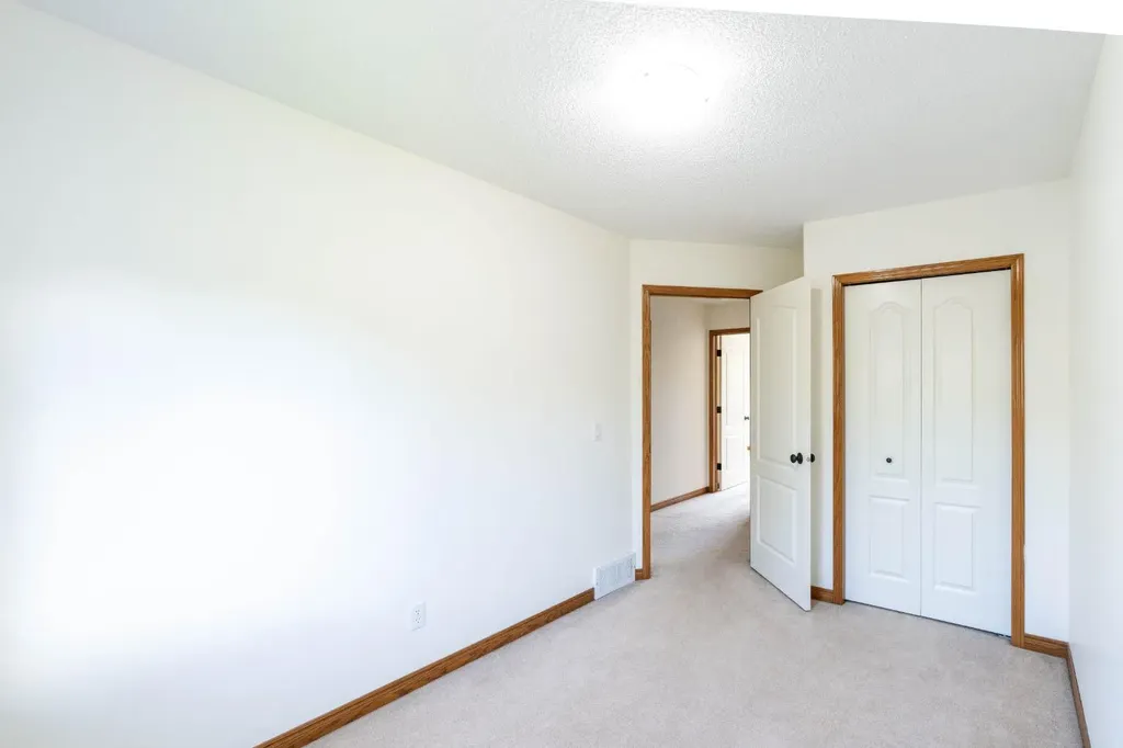 120 Ross Avenue Cochrane AB T4C 2E5