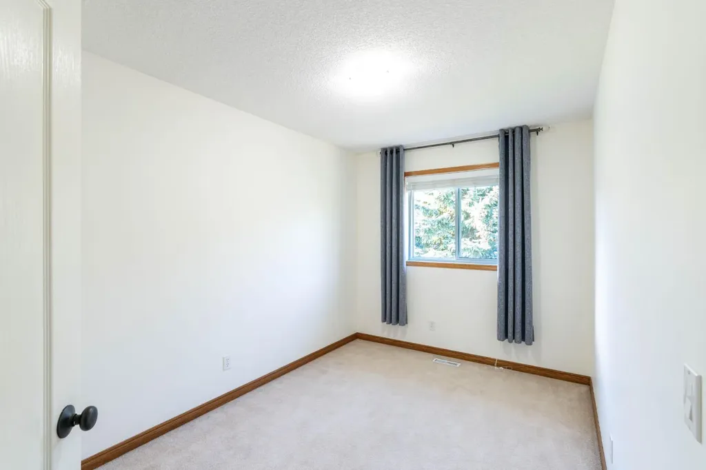 120 Ross Avenue Cochrane AB T4C 2E5