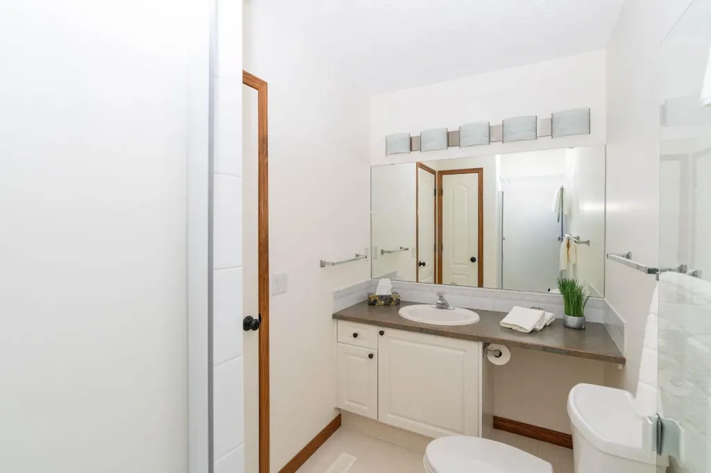 120 Ross Avenue Cochrane AB T4C 2E5