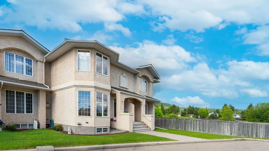 120 Ross Avenue Cochrane AB T4C 2E5